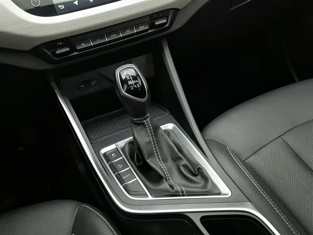 Geely Vision X3 2020 — фото 13