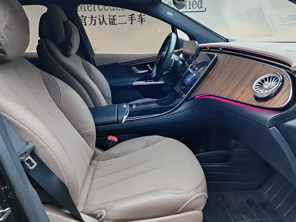 Mercedes-Benz EQE SUV 2023 — фото 13