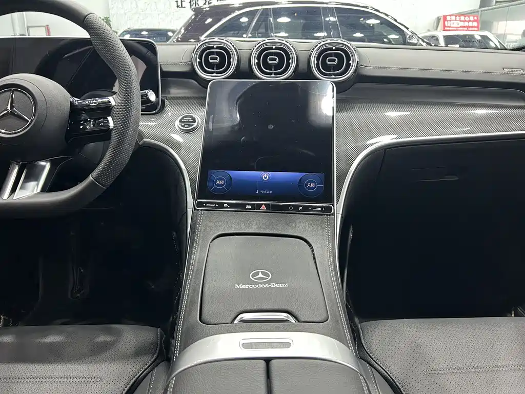 Mercedes-Benz C-Class 2024 — фото 13