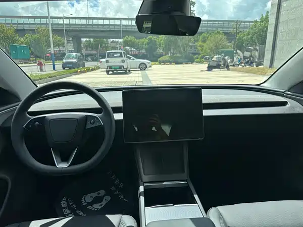 Tesla Model 3 2025