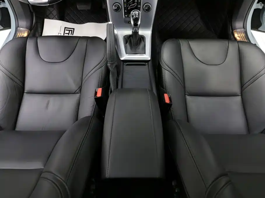 Volvo V40 2018 — фото 10