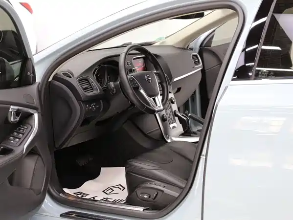 Volvo V40 2018