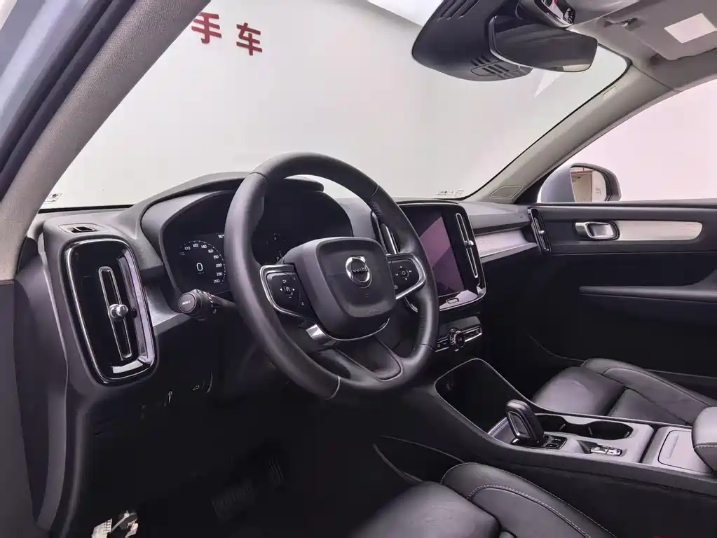Volvo XC40 2018 — фото 10