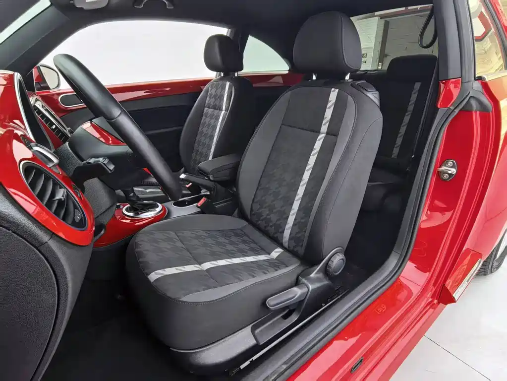 Volkswagen Beetle 2018 — фото 16