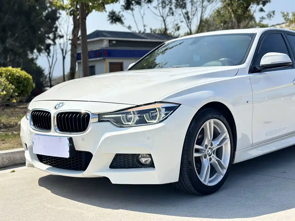 BMW 3 Series 2018 — фото 18