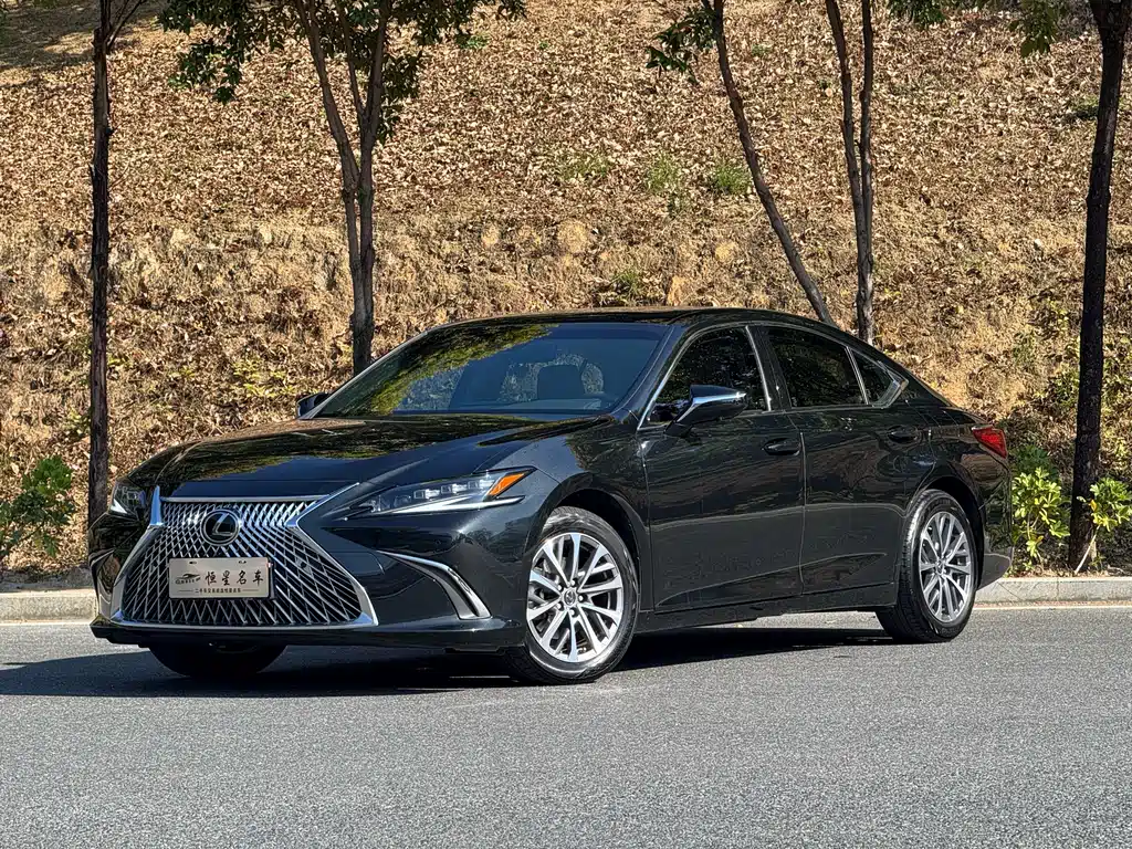 Lexus ES 2024 — фото 1