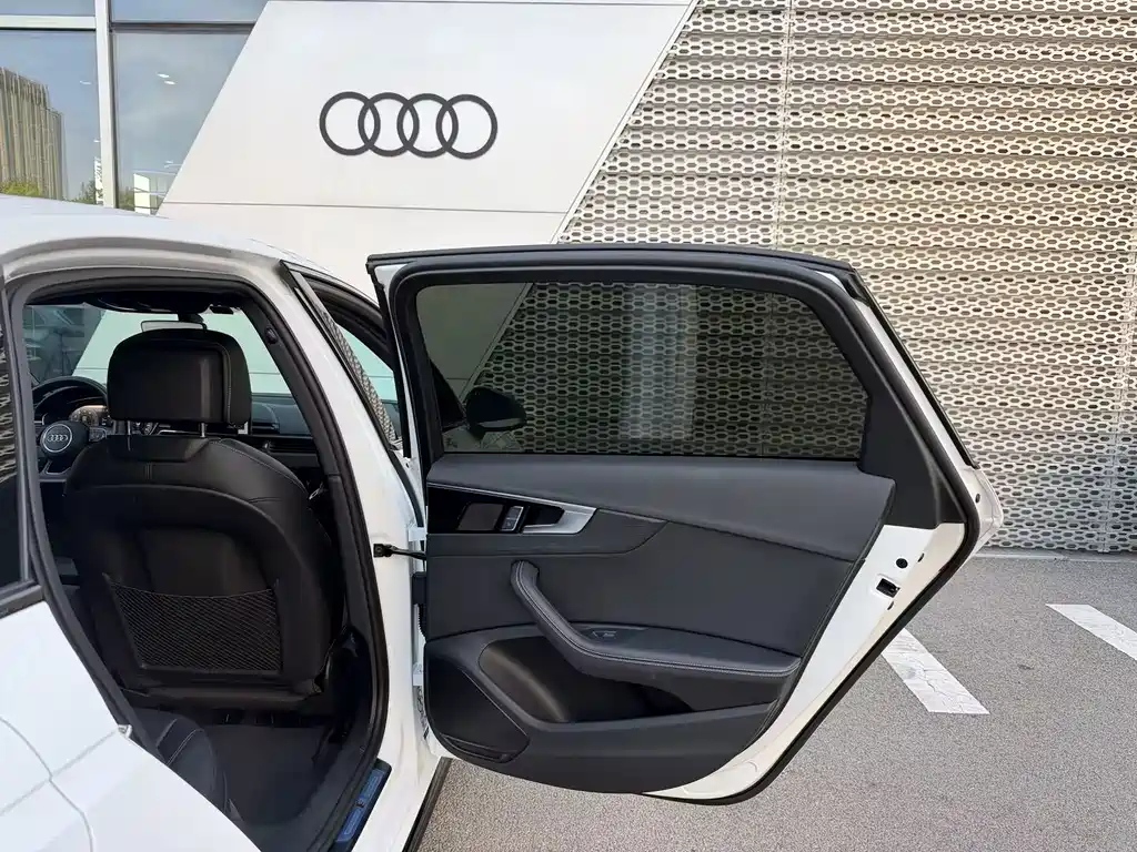 Audi A4L 2024 — фото 14