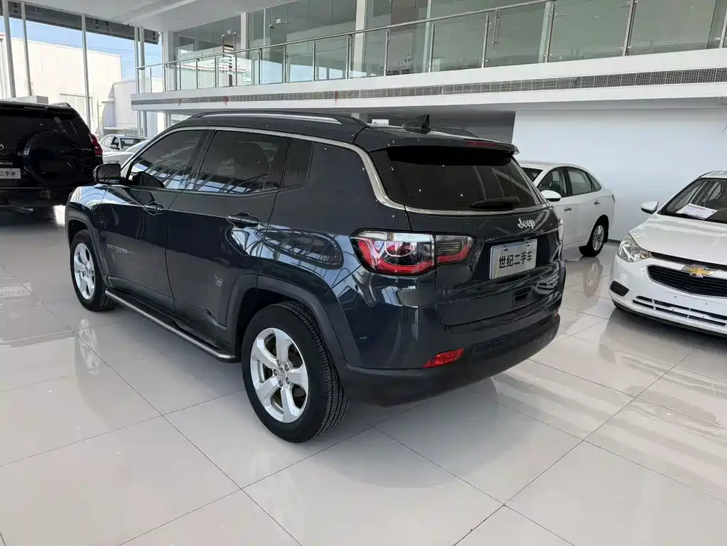 Jeep Compass 2018 — фото 13