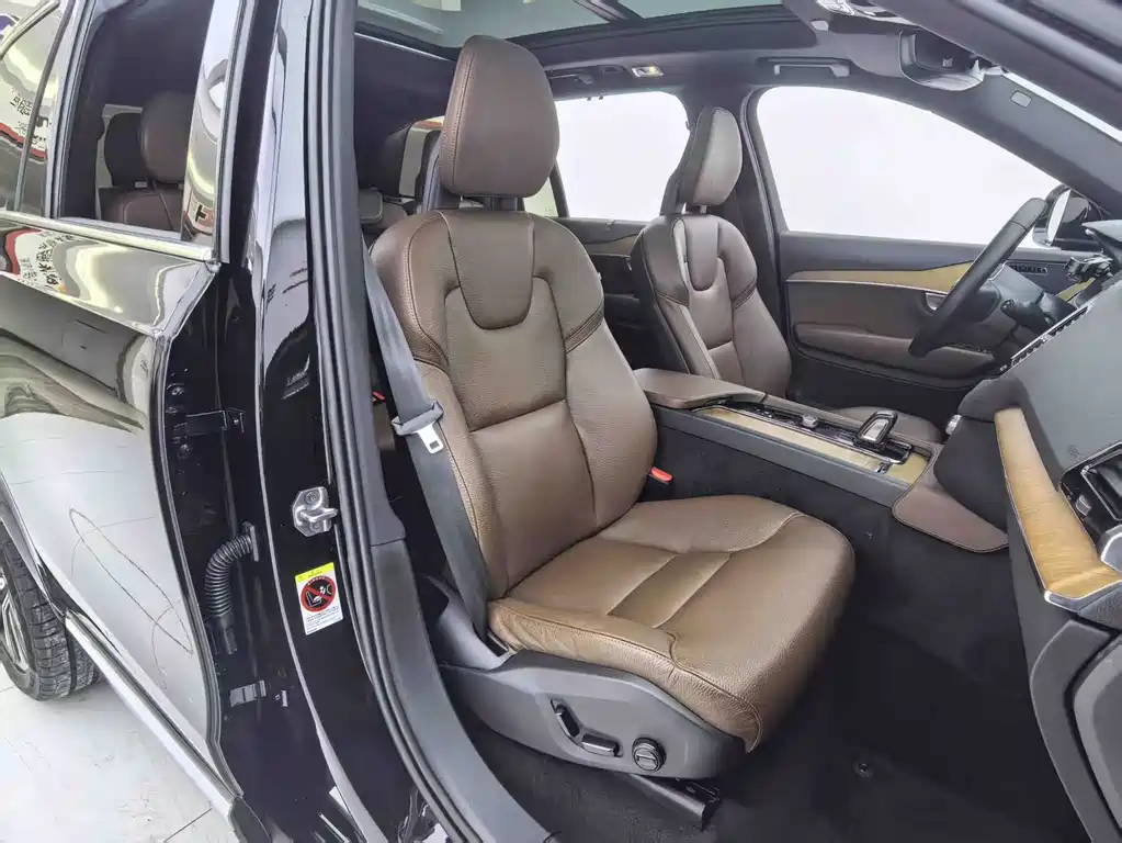 Volvo XC90 2020 — фото 17