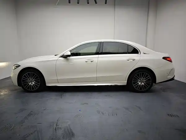 Mercedes-Benz C-Class 2024
