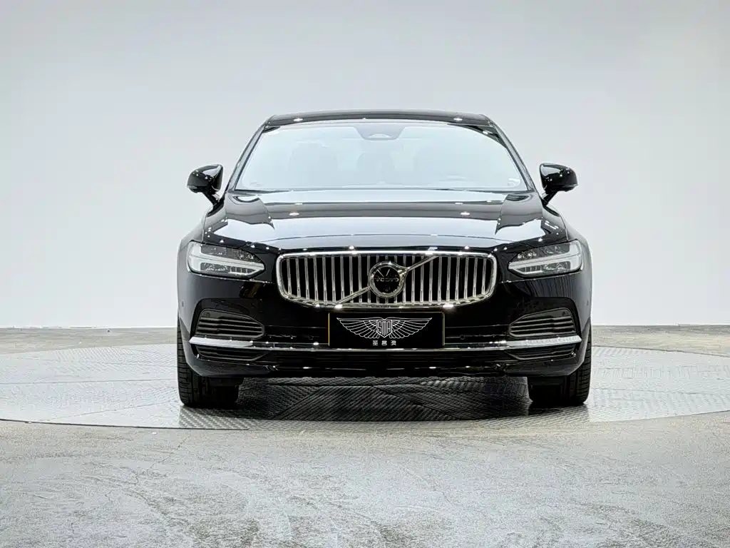 Volvo S90 Plug-In Hybrid 2024 — фото 2