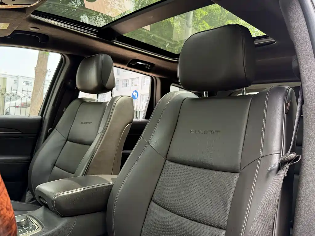 Jeep Grand Cherokee 2015 — фото 25