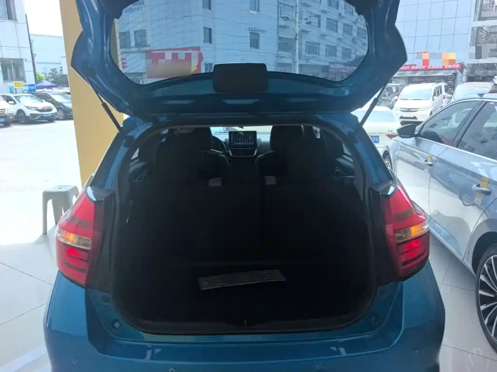 Toyota Yaris L 2021 — фото 19