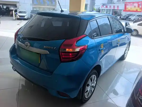 Toyota Yaris L 2021