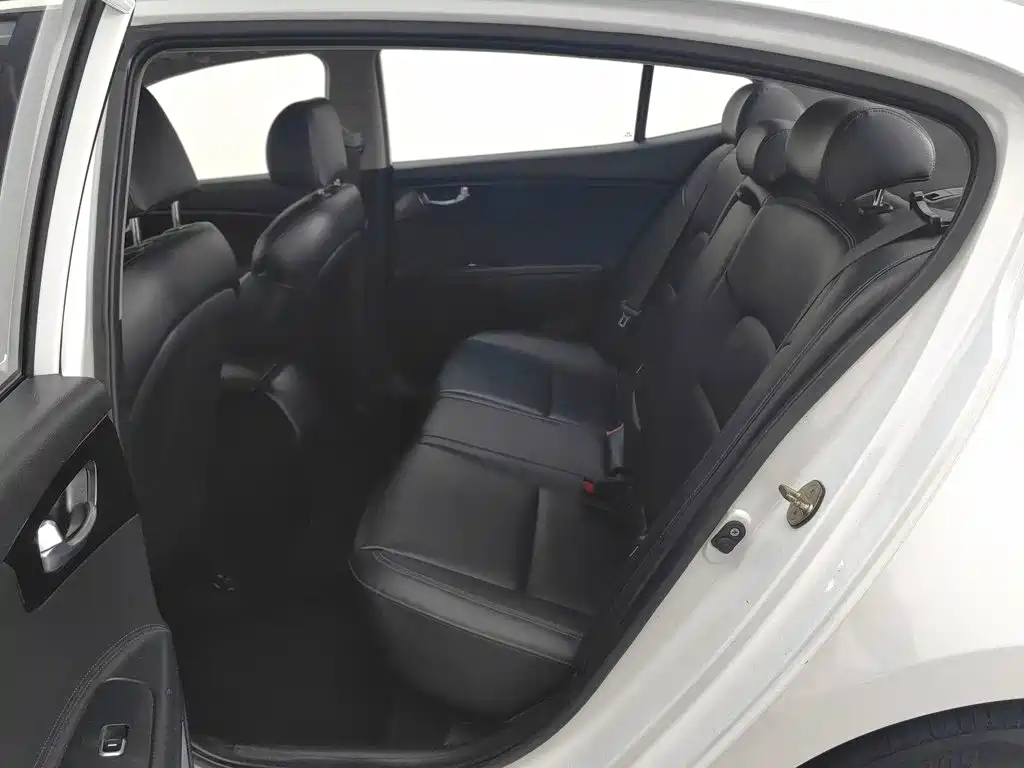 Kia K4 2015 — фото 15