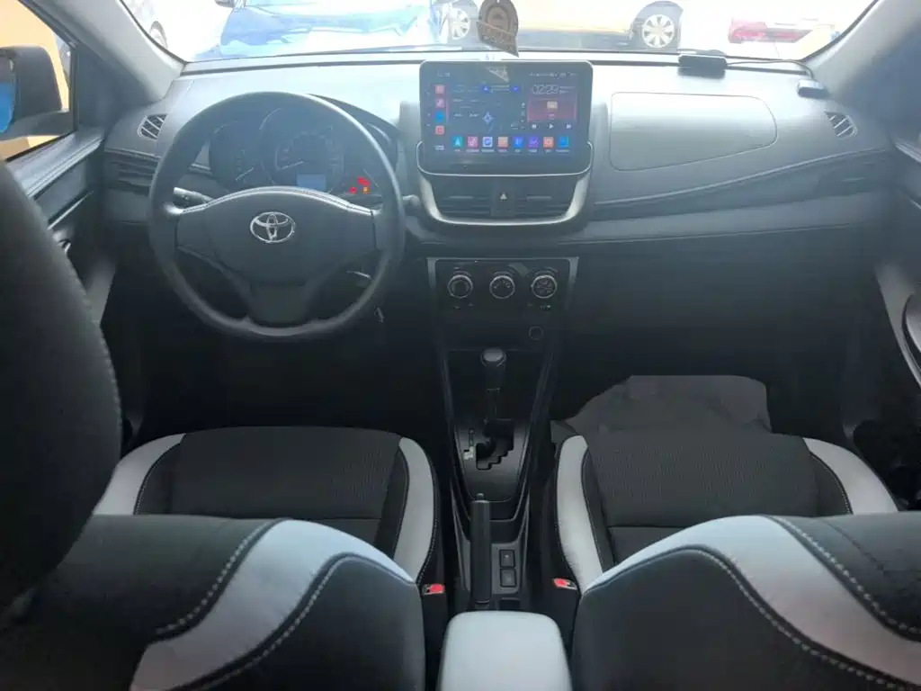 Toyota Yaris L 2021 — фото 10