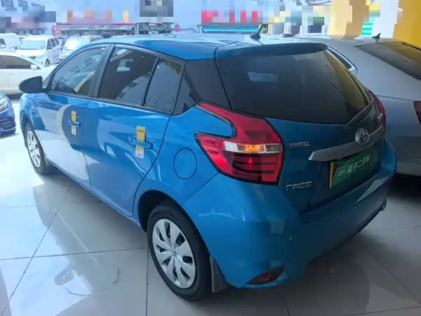 Toyota Yaris L 2021