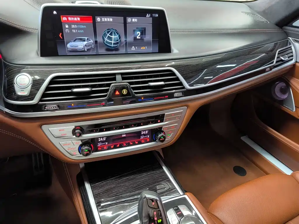 BMW 7 Series 2018 — фото 10