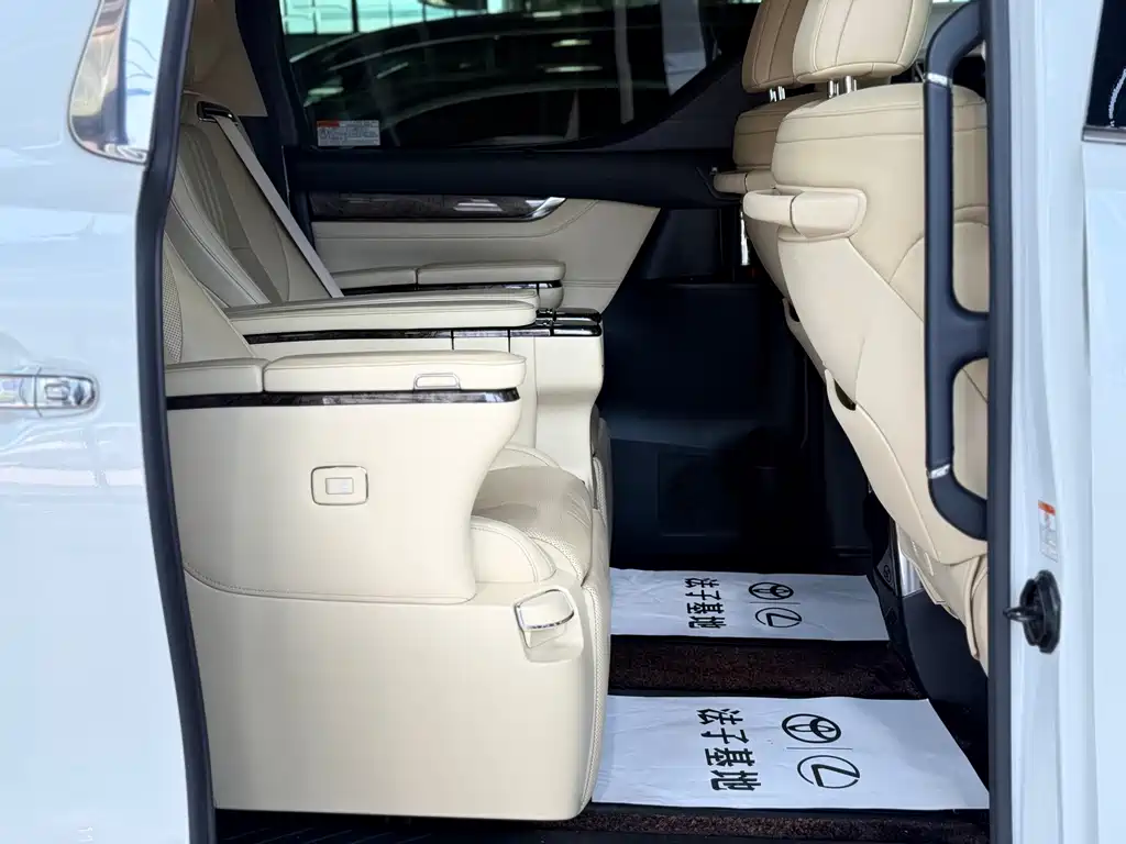 Toyota Alphard 2020 — фото 12