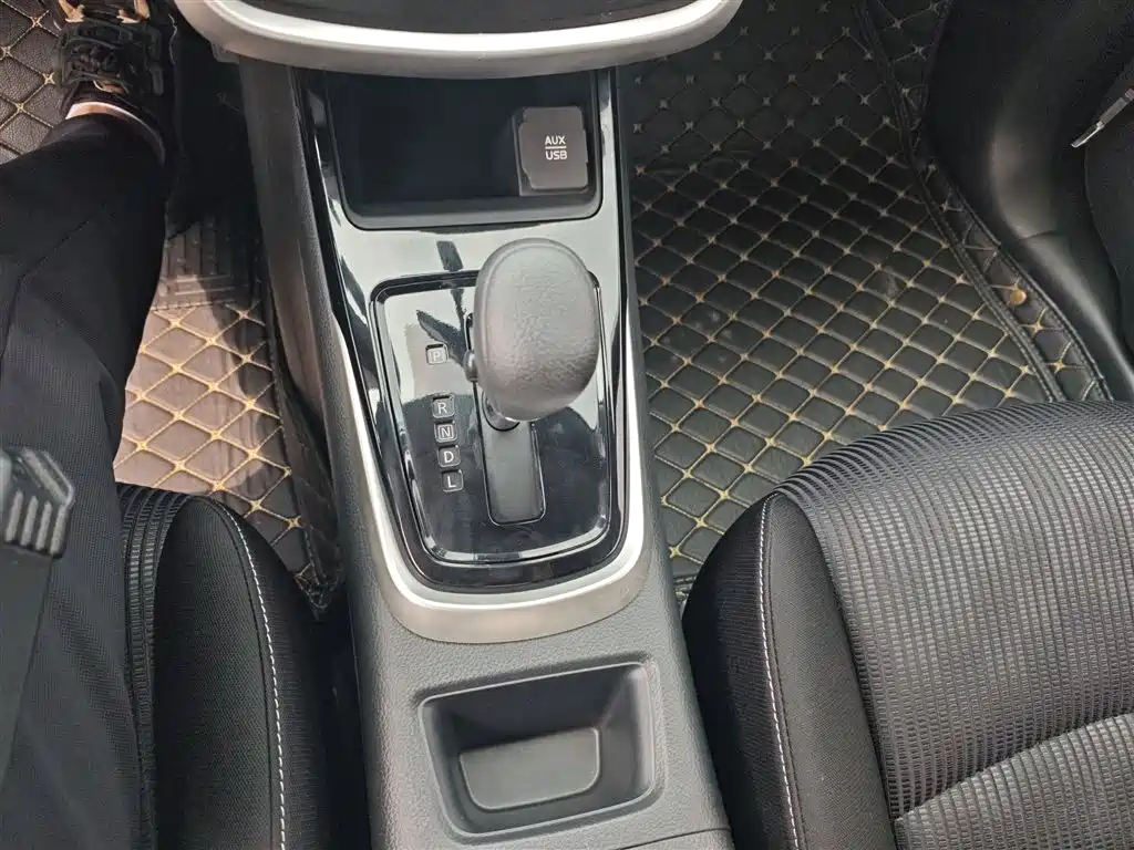Nissan Tiida 2019 — фото 14