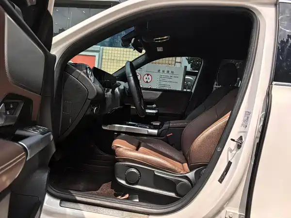 Mercedes-Benz GLB 2023