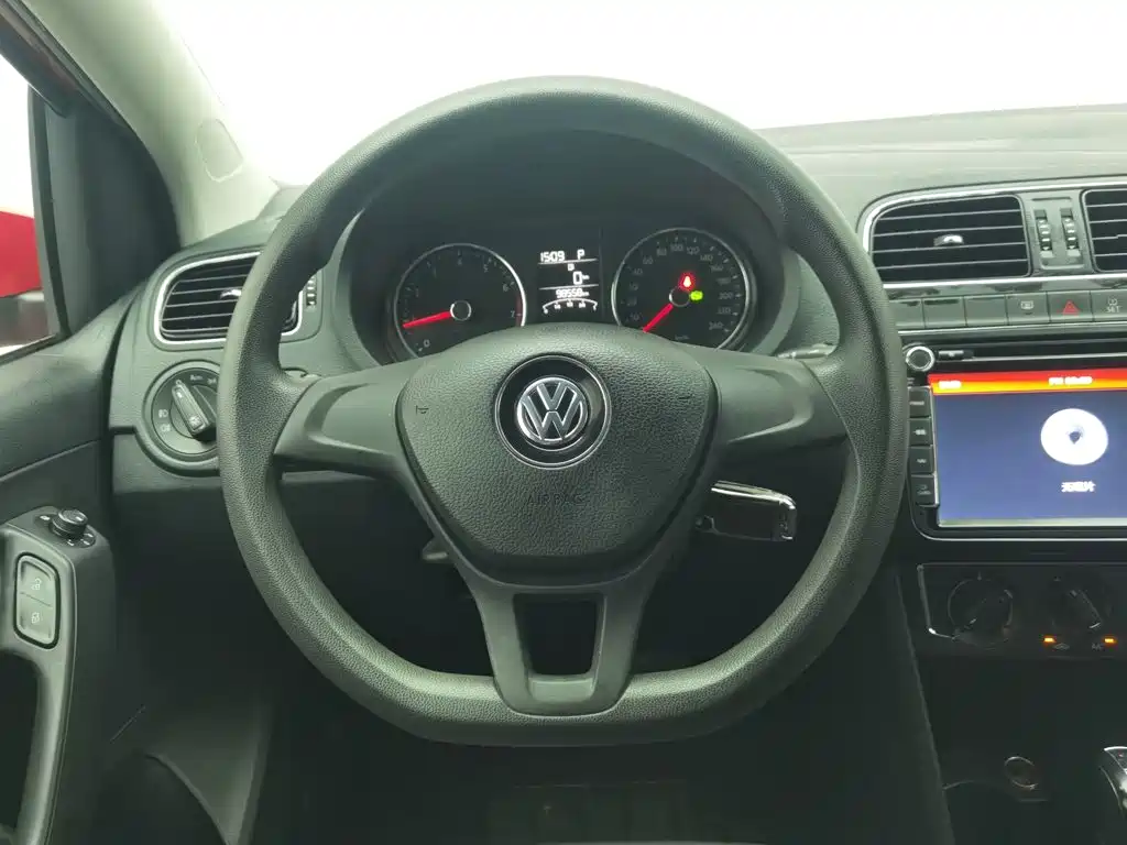 Volkswagen Polo 2015 — фото 11