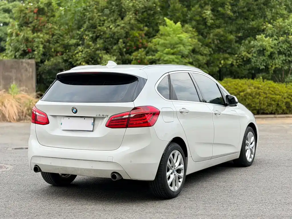 BMW 2 Series Station Wagon 2017 — фото 4