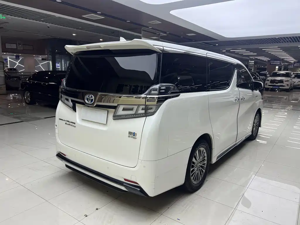 Toyota Vellfire 2022 — фото 10