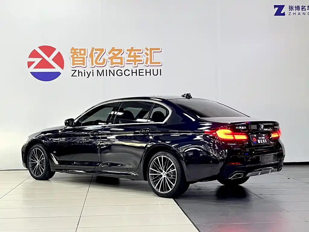 BMW 5 Series 2023 — фото 9
