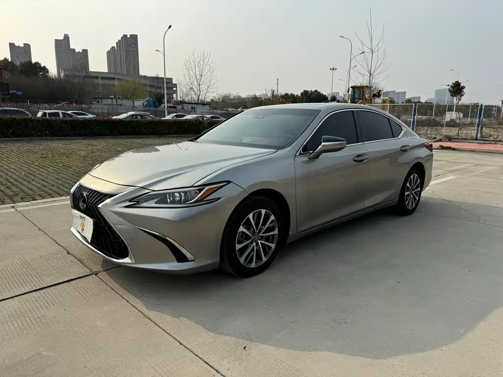Lexus ES 2024 — фото 1