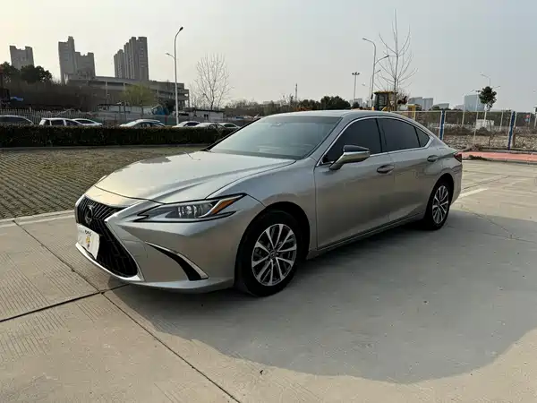 Lexus ES 2024