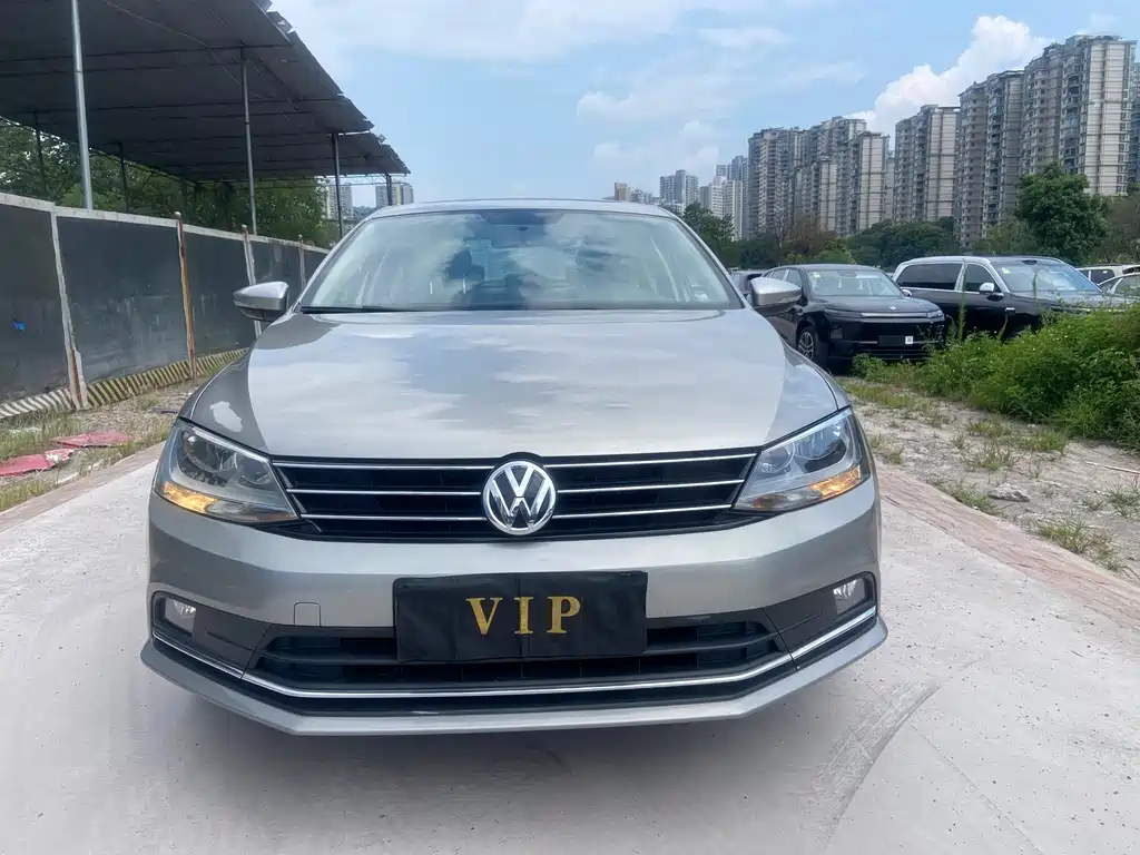 Volkswagen Sagitar 2016