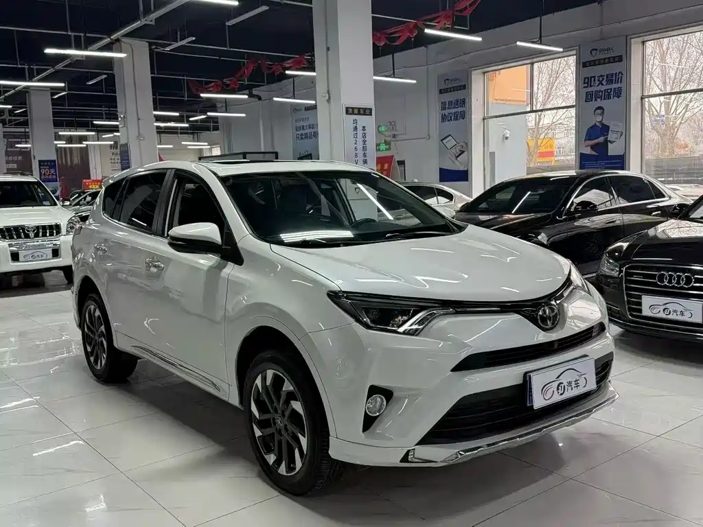 Toyota RAV4 2019 — фото 2