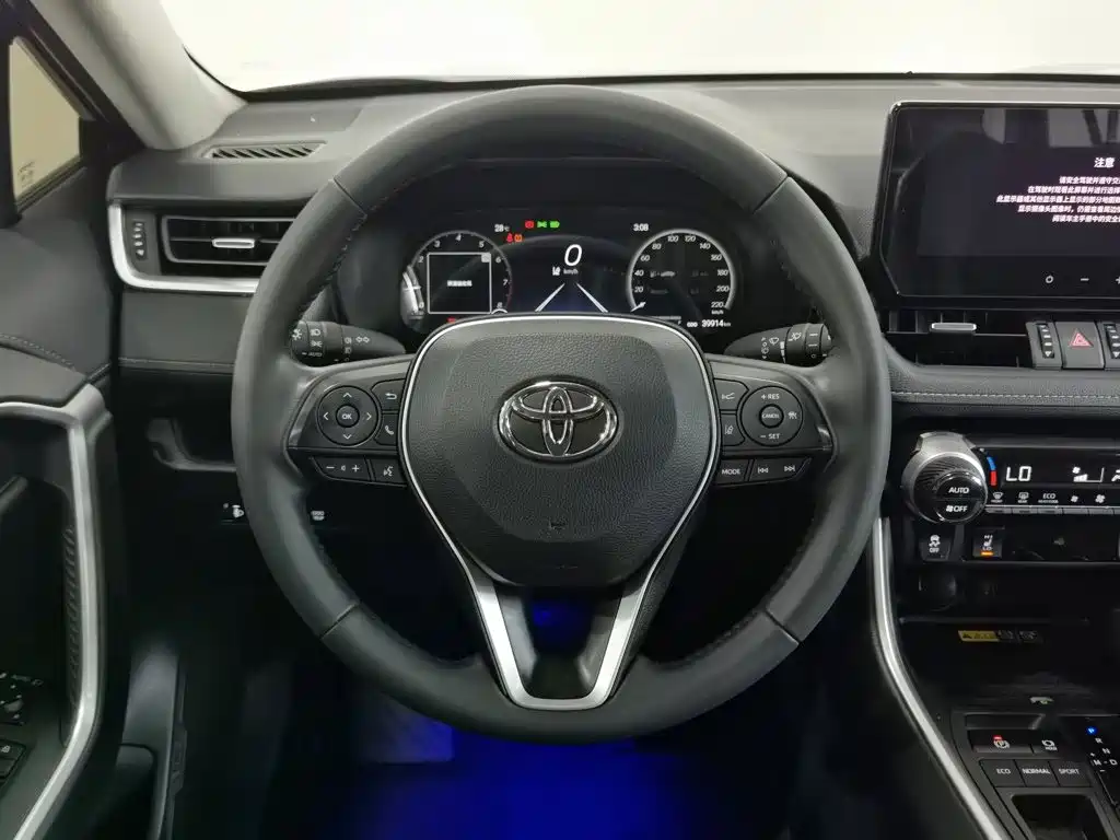 Toyota RAV4 2024 — фото 11