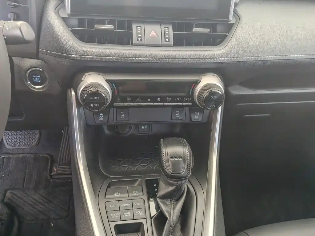 Toyota RAV4 2021 — фото 12