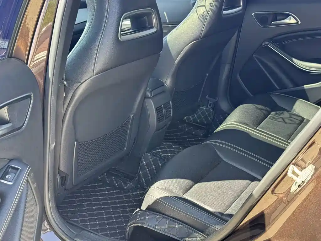 Mercedes-Benz GLA 2015 — фото 12