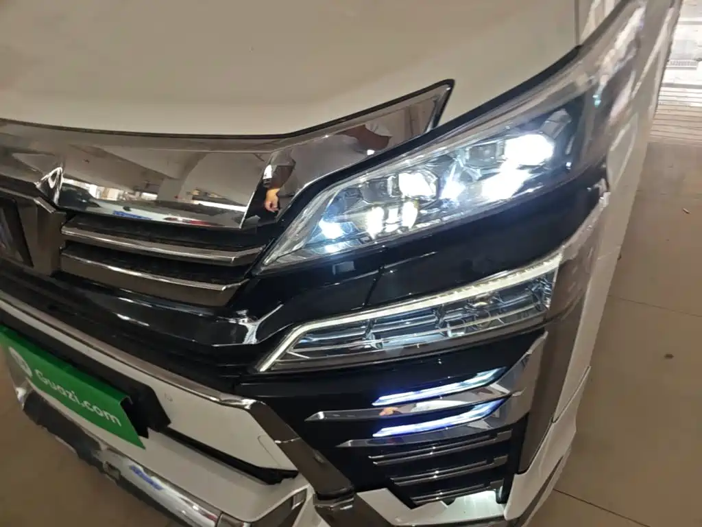 Toyota Vellfire 2022 — фото 24