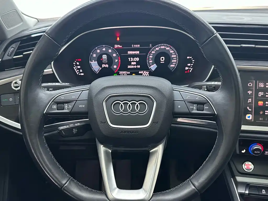 Audi Q3 2023 — фото 11