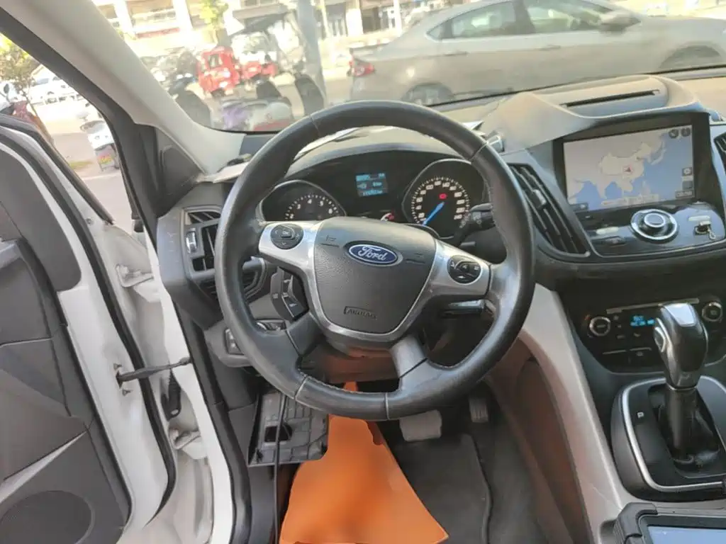 Ford Kuga 2014 — фото 11