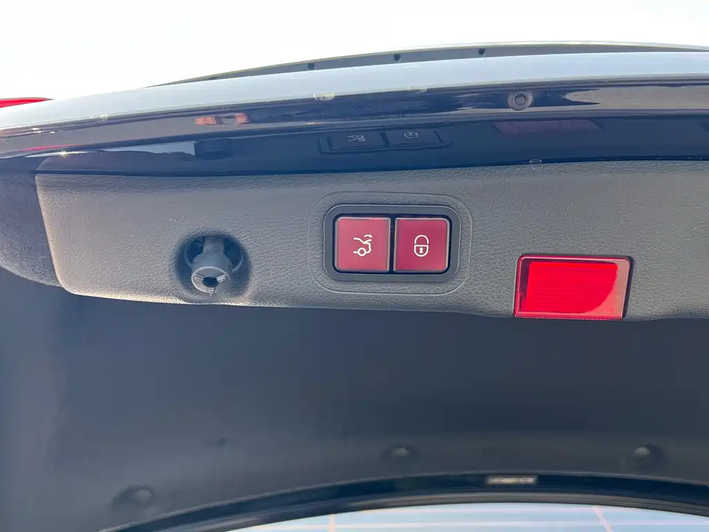 Mercedes-Benz E-Class 2023 — фото 13