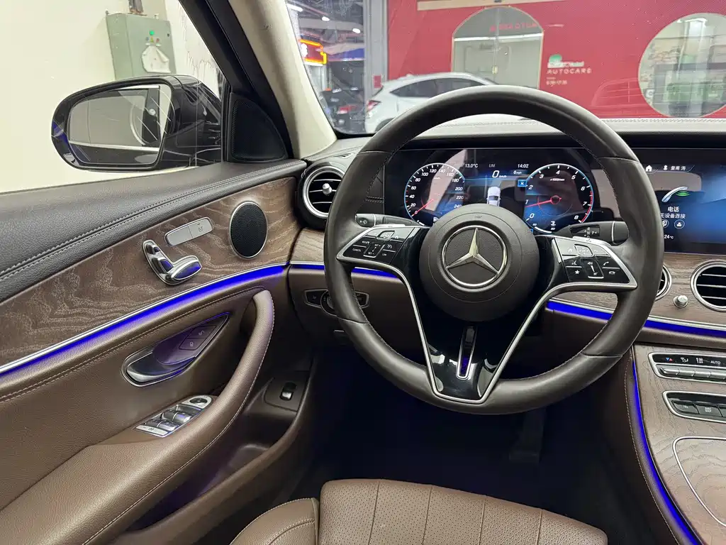 Mercedes-Benz E-Class 2022 — фото 10