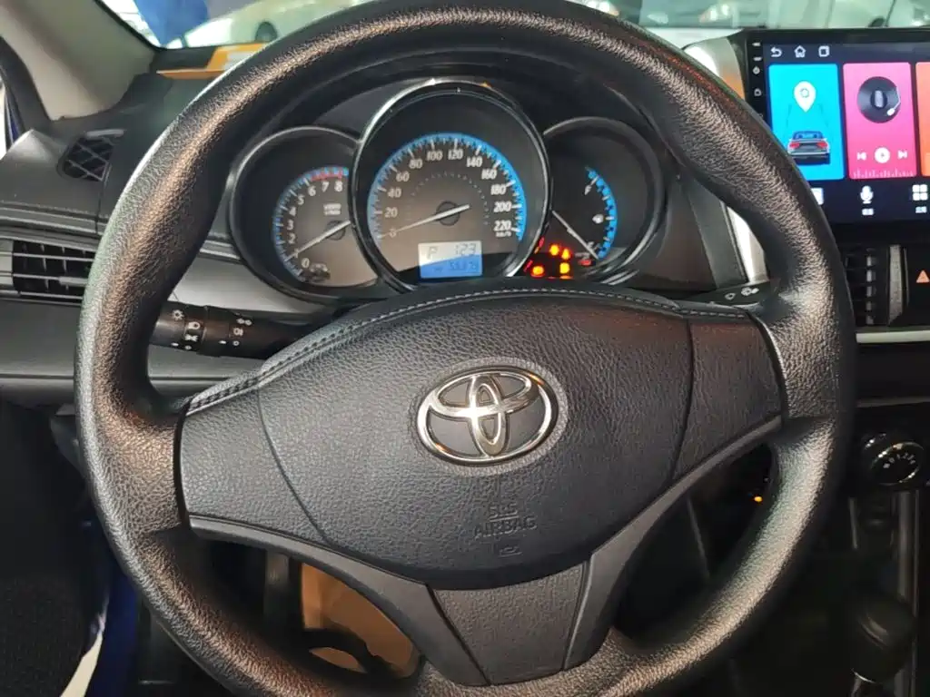 Toyota Yaris L 2017 — фото 11