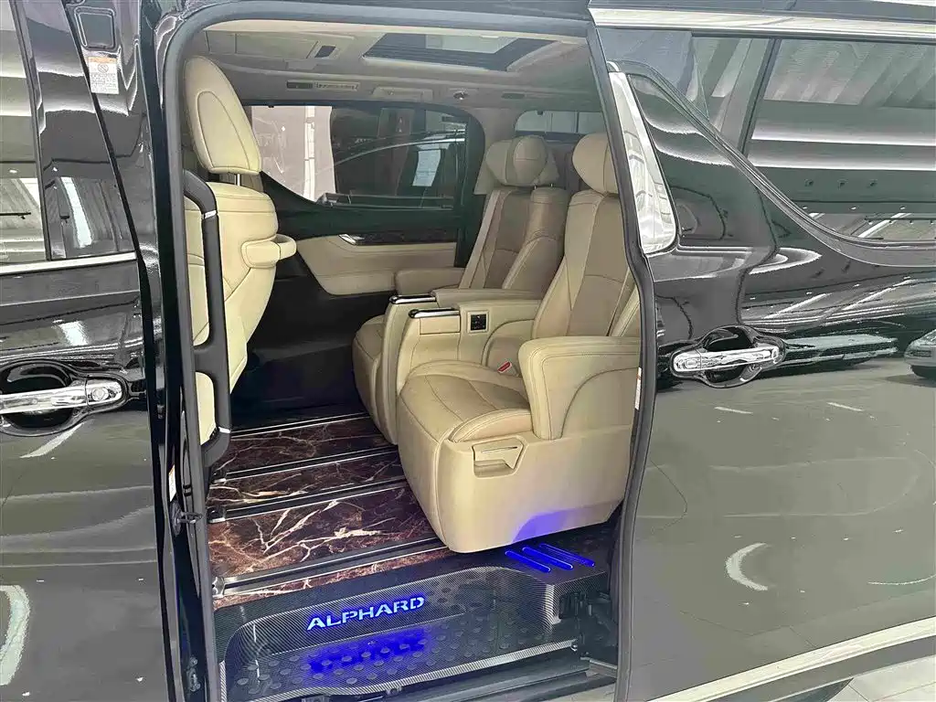 Toyota Alphard 2020 — фото 12