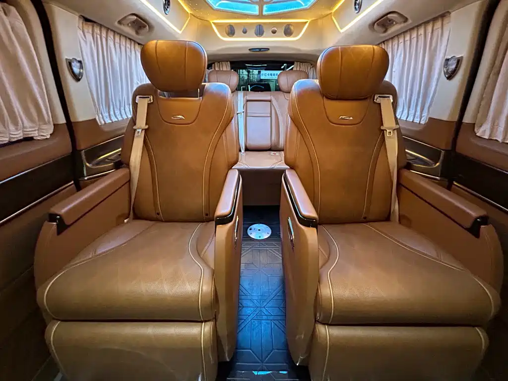 Mercedes-Benz V-Class 2021 — фото 20