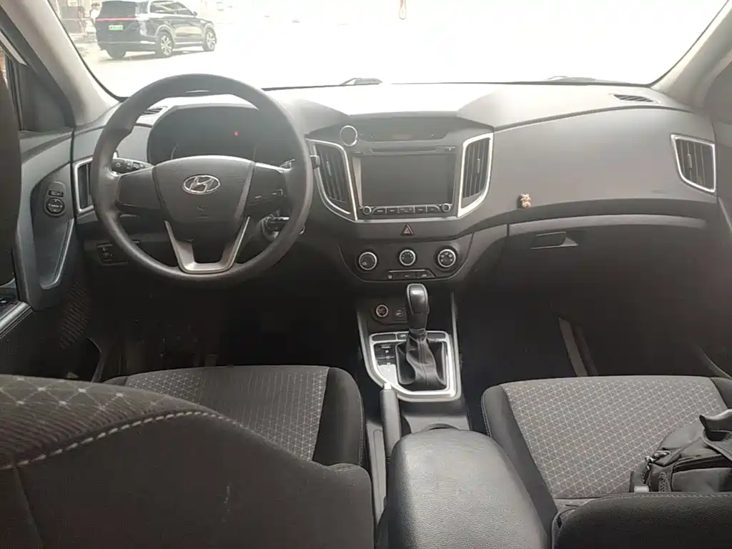Hyundai ix25 2017 — фото 10