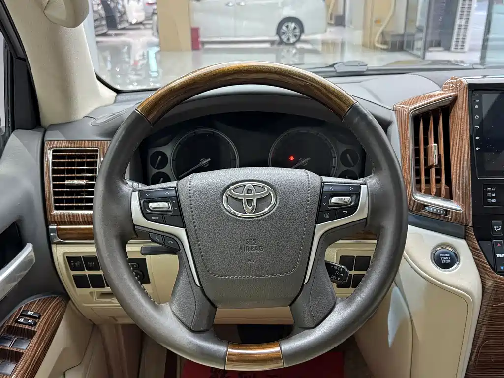 Toyota Land Cruiser 2019 — фото 13