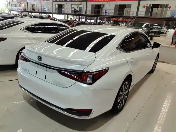 Lexus ES 2018