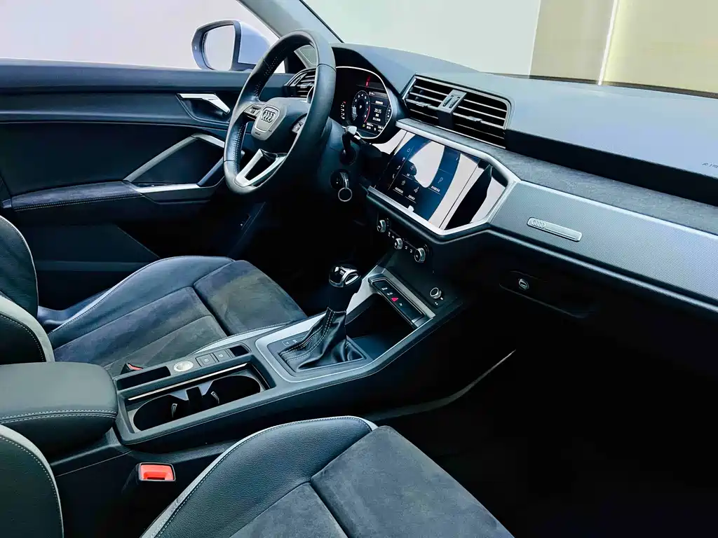 Audi Q3 2021 — фото 12