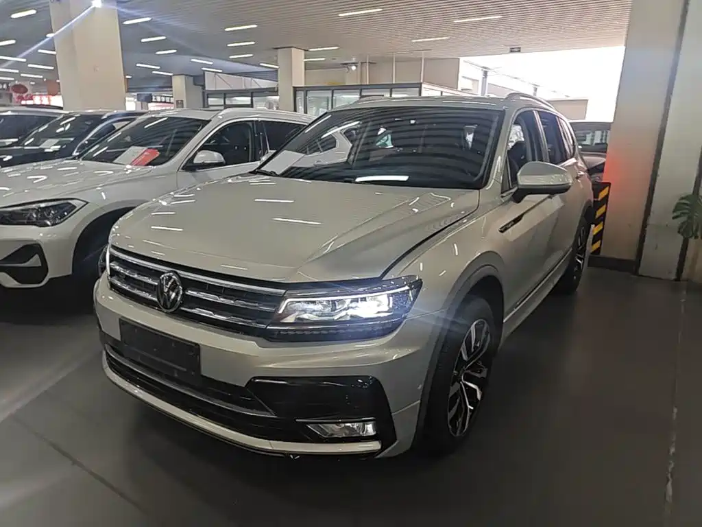 Volkswagen Tiguan L 2021 — фото 1