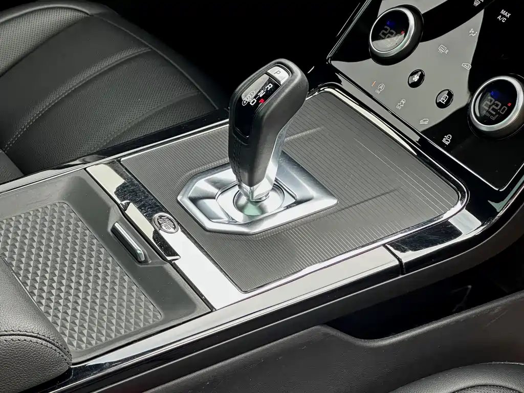 Land Rover Evoque 2021 — фото 16